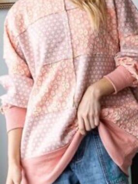 Oli & Hali Light Pink Patterned Pullover Sweatshirt